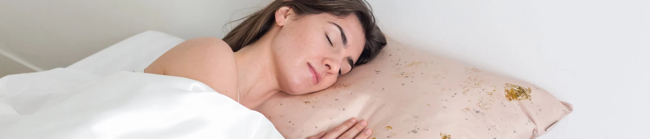 Bien dormir sur une taie d'oreiller en soie