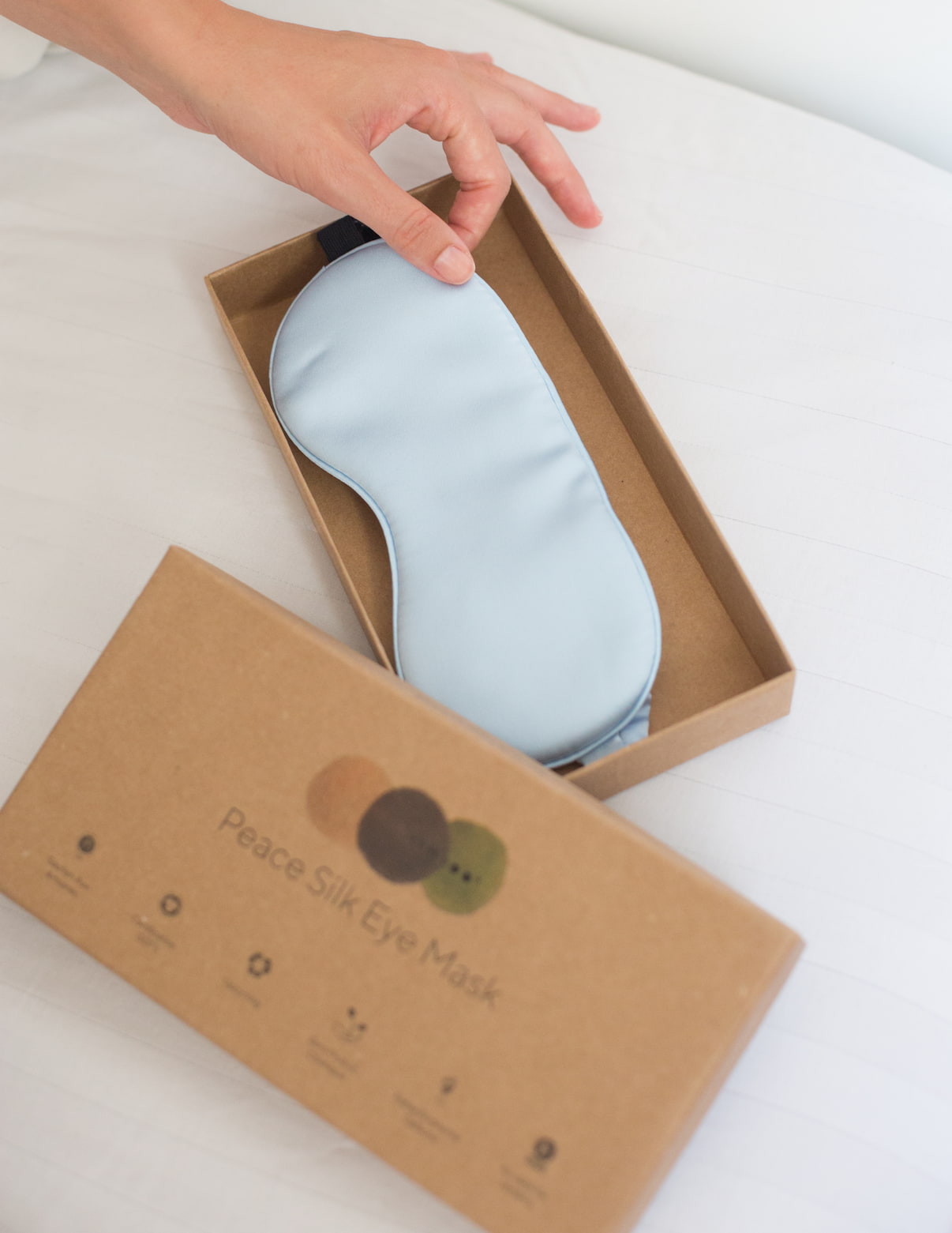 Masque en soie dans sa boite cadeau