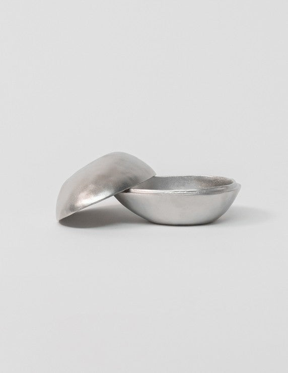 Bol en métal recyclé, en deux parties, ouvert vue de profil